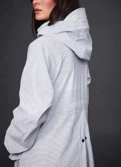 Mountain Horse Mindy Waterproof Raincoat 10 Mountain Horse Mindy Waterproof Raincoat -Equestrian Clothing Shop Mindyraincoatwhiteclose