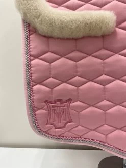 Mattes Eurofit Dressage Saddle Pad Blush Pink With Cream Sheepskin 5 Mattes Eurofit Dressage Saddle Pad Blush Pink With Cream Sheepskin -Equestrian Clothing Shop mattes eurofit dressage pad pink3
