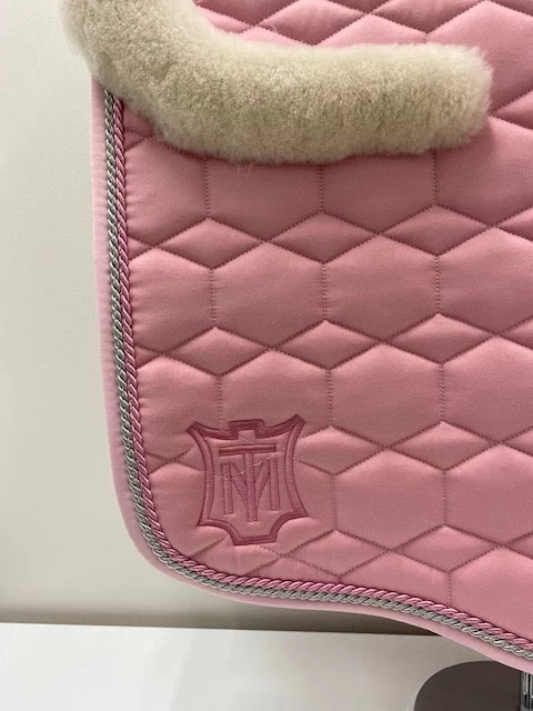 Mattes Eurofit Dressage Saddle Pad Blush Pink With Cream Sheepskin 3 Mattes Eurofit Dressage Saddle Pad Blush Pink With Cream Sheepskin - Image 3